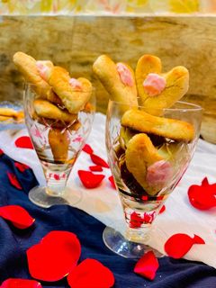 হার্ট শেপ ভ্যানিলা ক্যুকিজ(Heart shape vanilla cookies recipe in Bengali) রেসিপির প্রধান ছবি