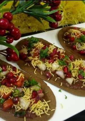A picture of Chocolate khakhra chat.