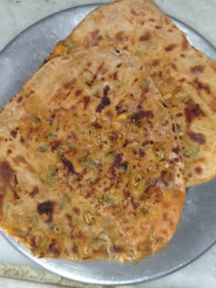 દેશી પરોઠા (Desi Paratha Recipe In Gujarati) રેસીપી મુખ્ય ફોટો