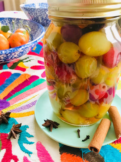 Una foto de Uvas en almíbar especiado y licor