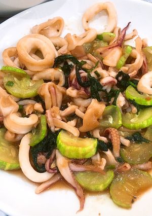 Hình của món Mực xào dưa cần.