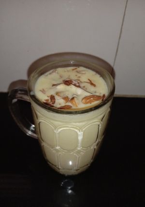 આલ્મંડ મિલ્ક શેક (almond milk shake recipe in Gujarati) રેસીપી મુખ્ય ફોટો