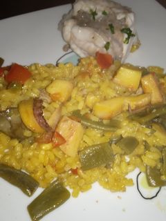 Una foto de Arroz con sepia y rape