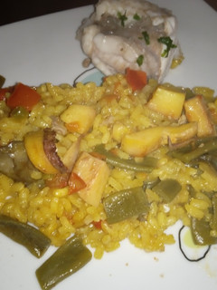 Una foto de Arroz con sepia y rape