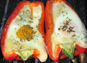 Una foto de Morrón relleno a la parrilla😋