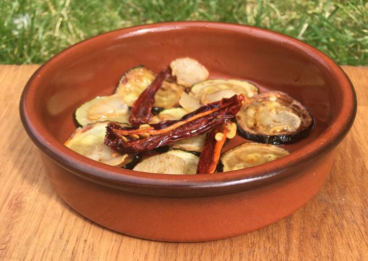 Recipe of Quick Tapas: Calabacin Al Ajillo 🌱 (courgette in garlic and hot chilli and paprika oil)