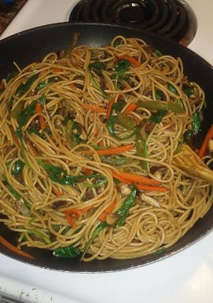 A picture of Easy Veggie Lo Mein.