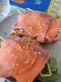 Tosta de salmão fumado