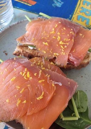 Foto de Tosta de salmão fumado