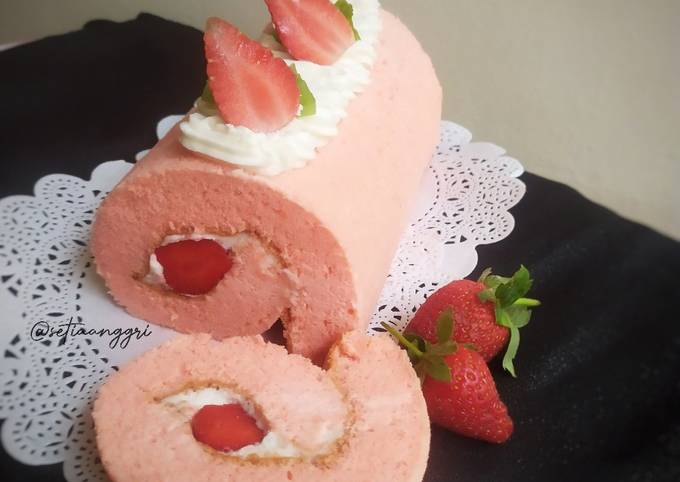 Bagaimana Menyiapkan Strawberry Japanese Roll Cake, Lezat Sekali