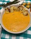 Vellutata zucca, carote e patate al profumo di rosmarino