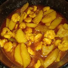 A picture of Potatoes and prawn curry.