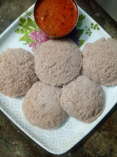 சிகப்பரிசி (சிறுதானிய) இட்லி செய்முறை முக்கிய புகைப்படம்