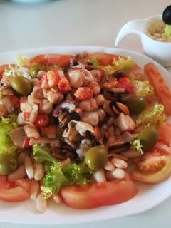 Una foto de Ensalada de judías con farsa de pescado