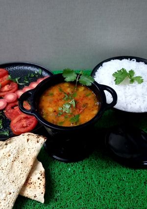 દાલ રસમ વીથ રાઈસ (Dal Rasam With Rice Recipe In Gujarati) રેસીપી મુખ્ય ફોટો