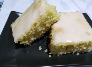 Una foto de Torta de limón con glaseado 🍋