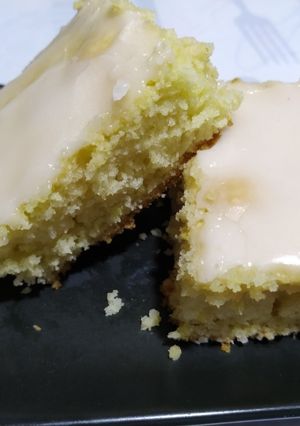 Una foto de Torta de limón con glaseado 🍋