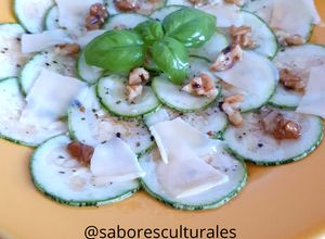 Una foto de ꕤ 🍴Carpaccio de zucchini 🍴ꕤ 🇮🇹