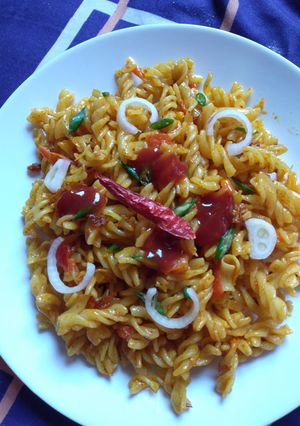 लाल प्याज़ पास्ता(lal pyaz pasta recipe in hindi) रेसिपी मुख्य फोटो