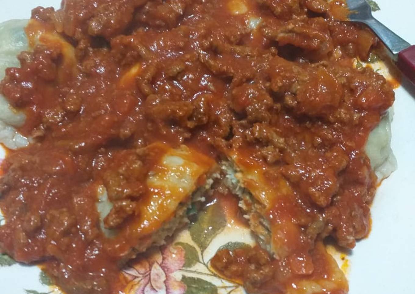 Todo casero! Sorrentinos de pollo y espinaca con salsa bolognesa
