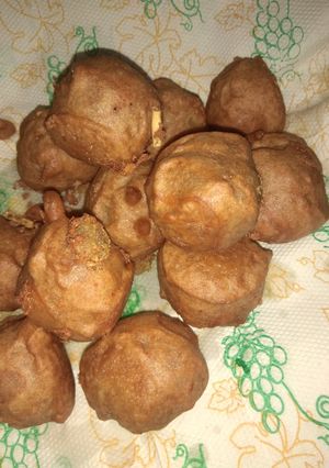 A picture of Varat ke aloo vade.