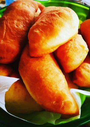 A picture of Fried Calzones.