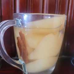A picture of Manzanas cocidas con canela fácil.