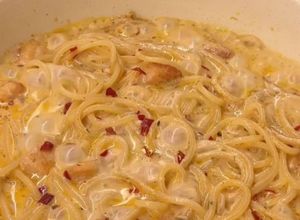 Una foto de Cream chicken spaghetti