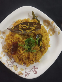 કચ્છી ખારી ભાત (Khari bhat Recipe In Gujarati) રેસીપી મુખ્ય ફોટો