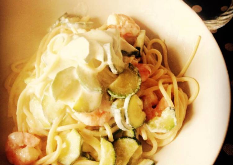 Spaghetti panna, zucchine e mazzancolle