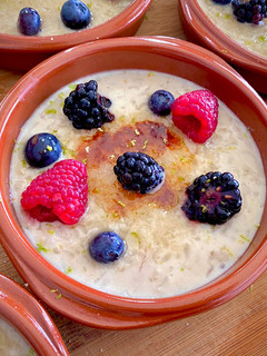 Una foto de Arroz con leche de coco y frutos rojos (Mambo)