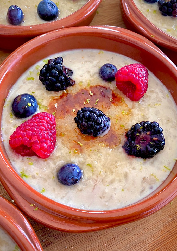 Una foto de Arroz con leche de coco y frutos rojos (Mambo)