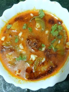 आलू परवल की सब्जी(aloo parwal ki sabzi recipe in hindi) रेसिपी मुख्य फोटो