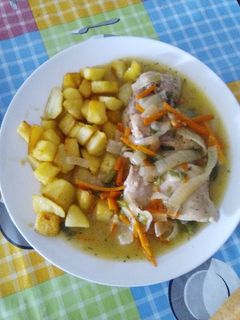 Una foto de Pollo a la cerveza con verduras