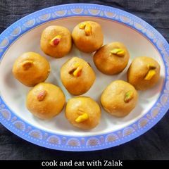 Besan ladoo A picture of Besan ladoo.