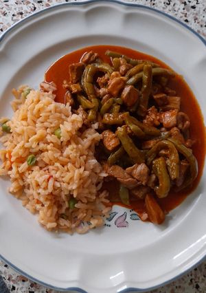 Una foto de Carne con nopalitos colorados 🌶