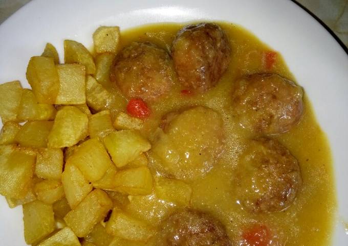 Albóndigas en salsa con patatas Receta de Sonini- Cookpad