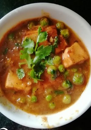 A picture of Matar paneer.
