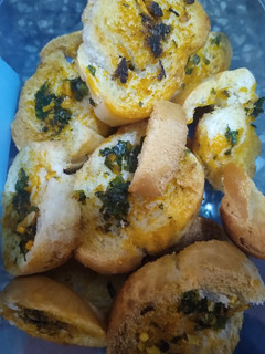 Una foto de Un clásico! Pan de ajo express💞