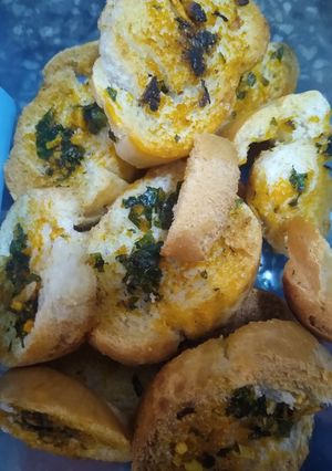 Una foto de Un clásico! Pan de ajo express💞