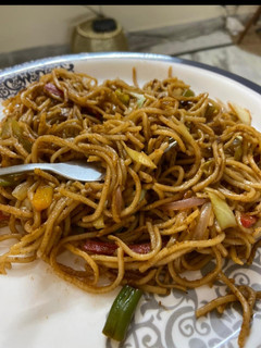 चाउमीन (chowmein recipe in Hindi) रेसिपी मुख्य फोटो