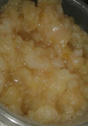Una foto de Puré de manzana y pera
