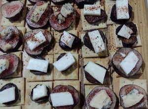 Una foto de Higos salvajes (brevas y queso de cabra 🐐)