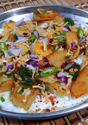 A picture of Aloo Chat.