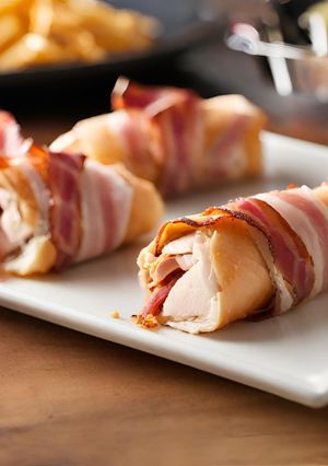 Sajtos-fokhagymás csirkemell tekercs baconbe göngyölve. 🐓❤️ recept fotója
