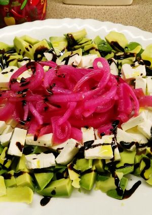 Foto principal de Ensalada de aguacate y crema de vinagre de Módena