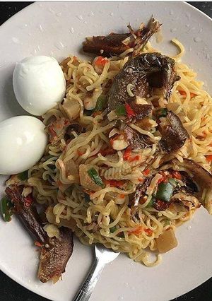 A picture of My signature indomie.