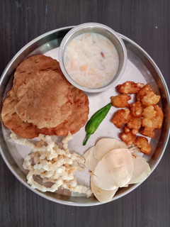 ફરાળી થાળી (Farali Thali Recipe In Gujarati) રેસીપી મુખ્ય ફોટો