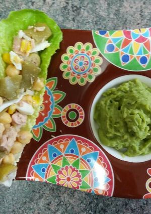 Foto principal de Ensalada de garbanzos con guacamole🌱