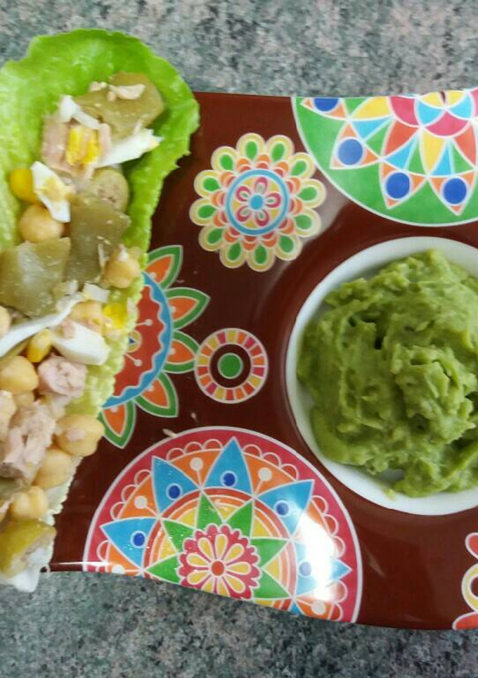 Una foto de Ensalada de garbanzos con guacamole🌱